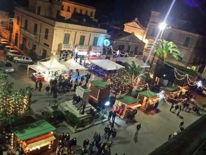 Natale a Tropea tra mercatini, luci d'artista e col panettone alla cipolla rossa