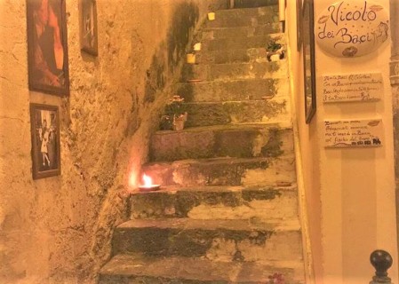 Incontrarsi a Pizzo Calabro nel vicolo dei baci