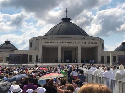 Paravati, tra migliaia di fedeli aperta al culto la chiesa voluta da Mamma Natuzza